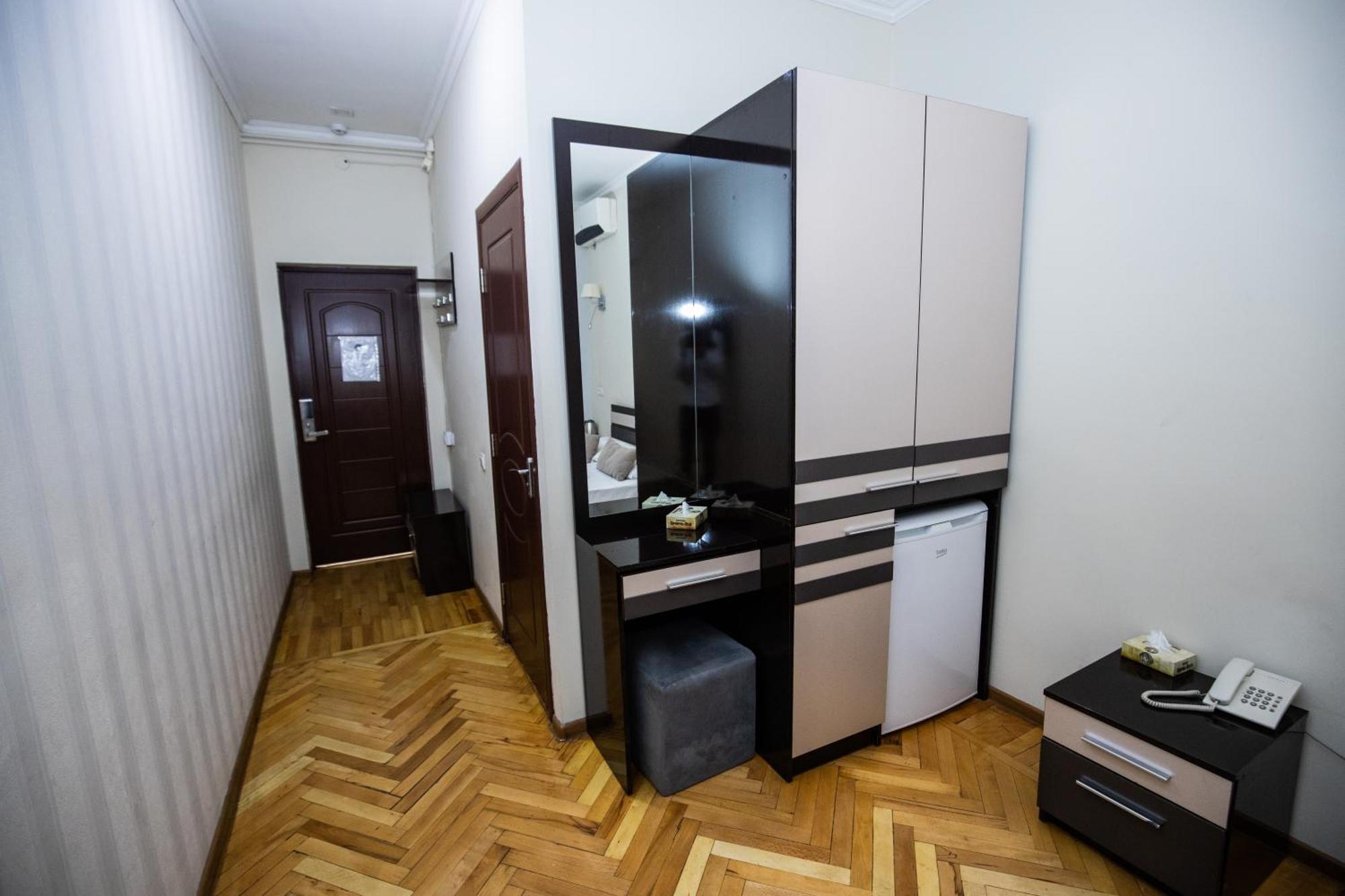 Yereone Hotel Apartment エレバン エクステリア 写真