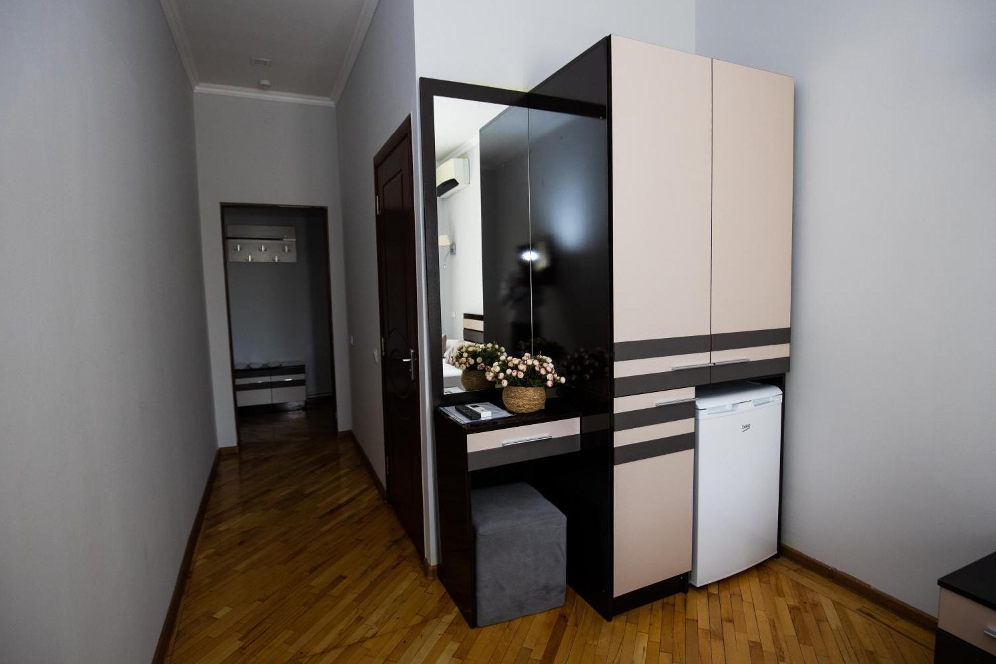 Yereone Hotel Apartment エレバン エクステリア 写真