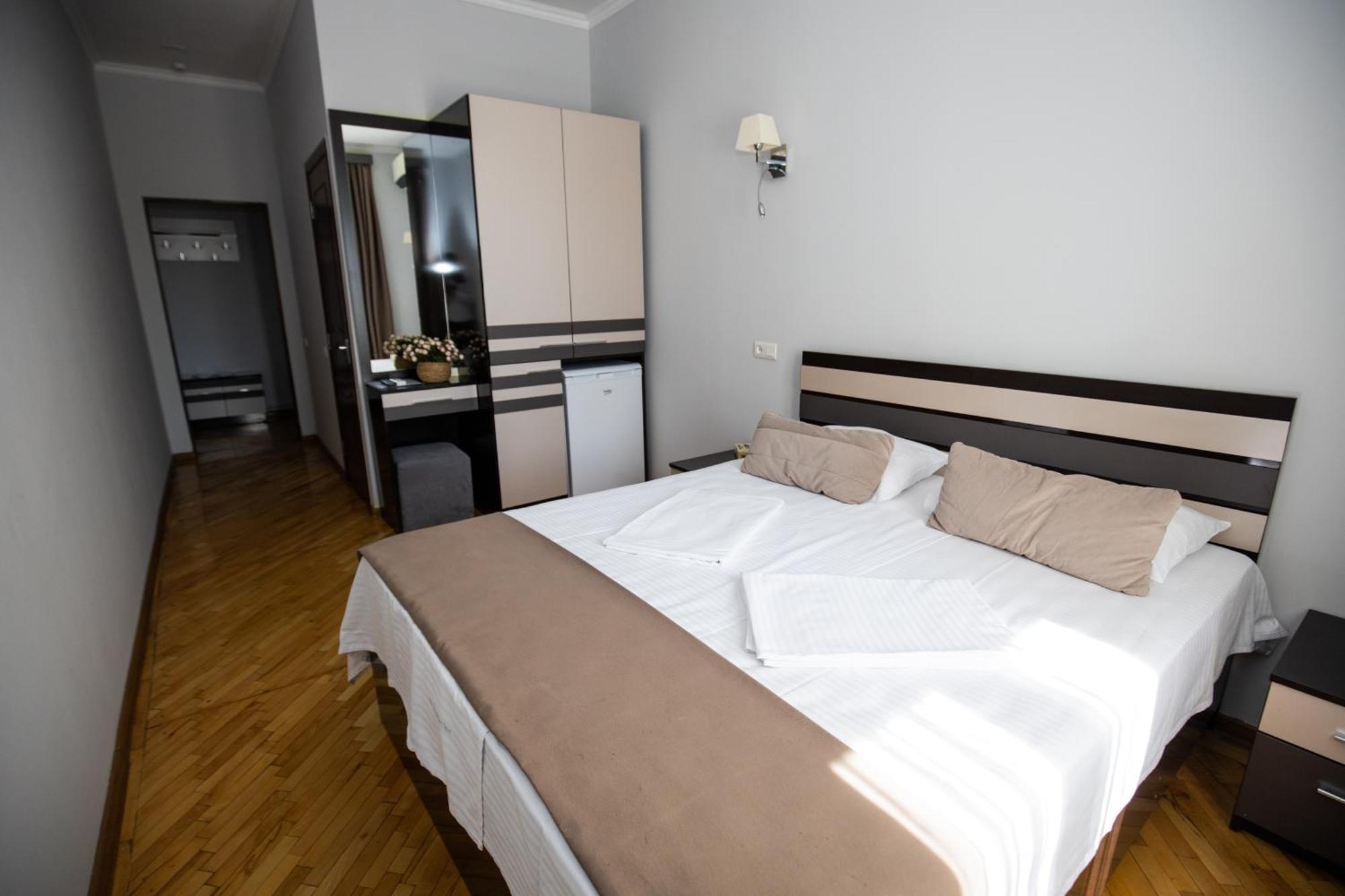Yereone Hotel Apartment エレバン エクステリア 写真