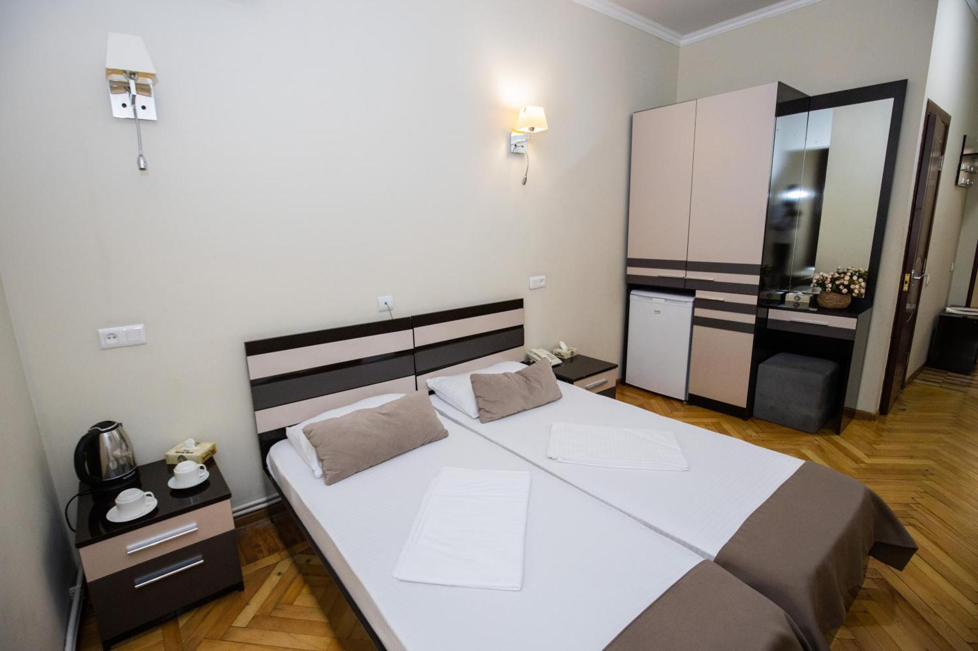 Yereone Hotel Apartment エレバン エクステリア 写真