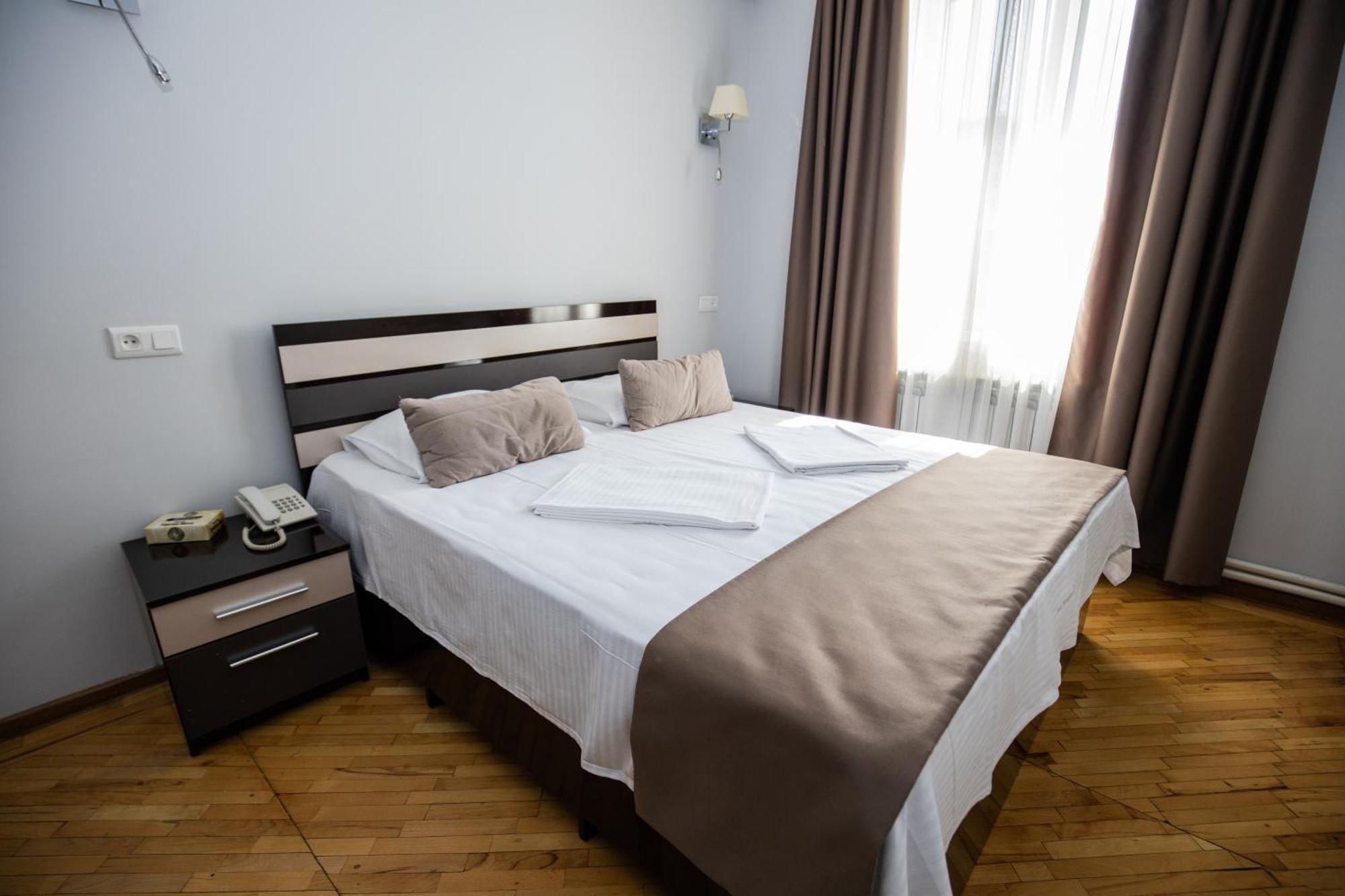 Yereone Hotel Apartment エレバン エクステリア 写真