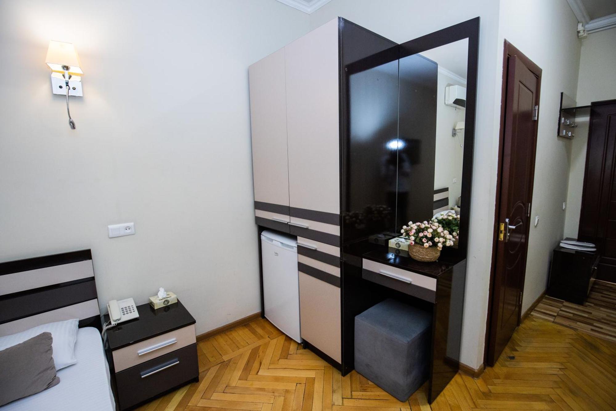 Yereone Hotel Apartment エレバン エクステリア 写真
