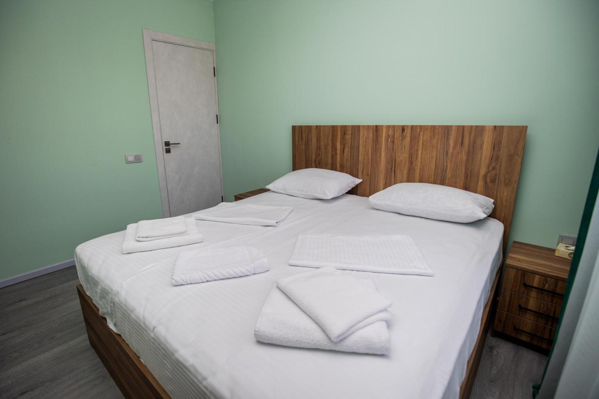 Yereone Hotel Apartment エレバン エクステリア 写真