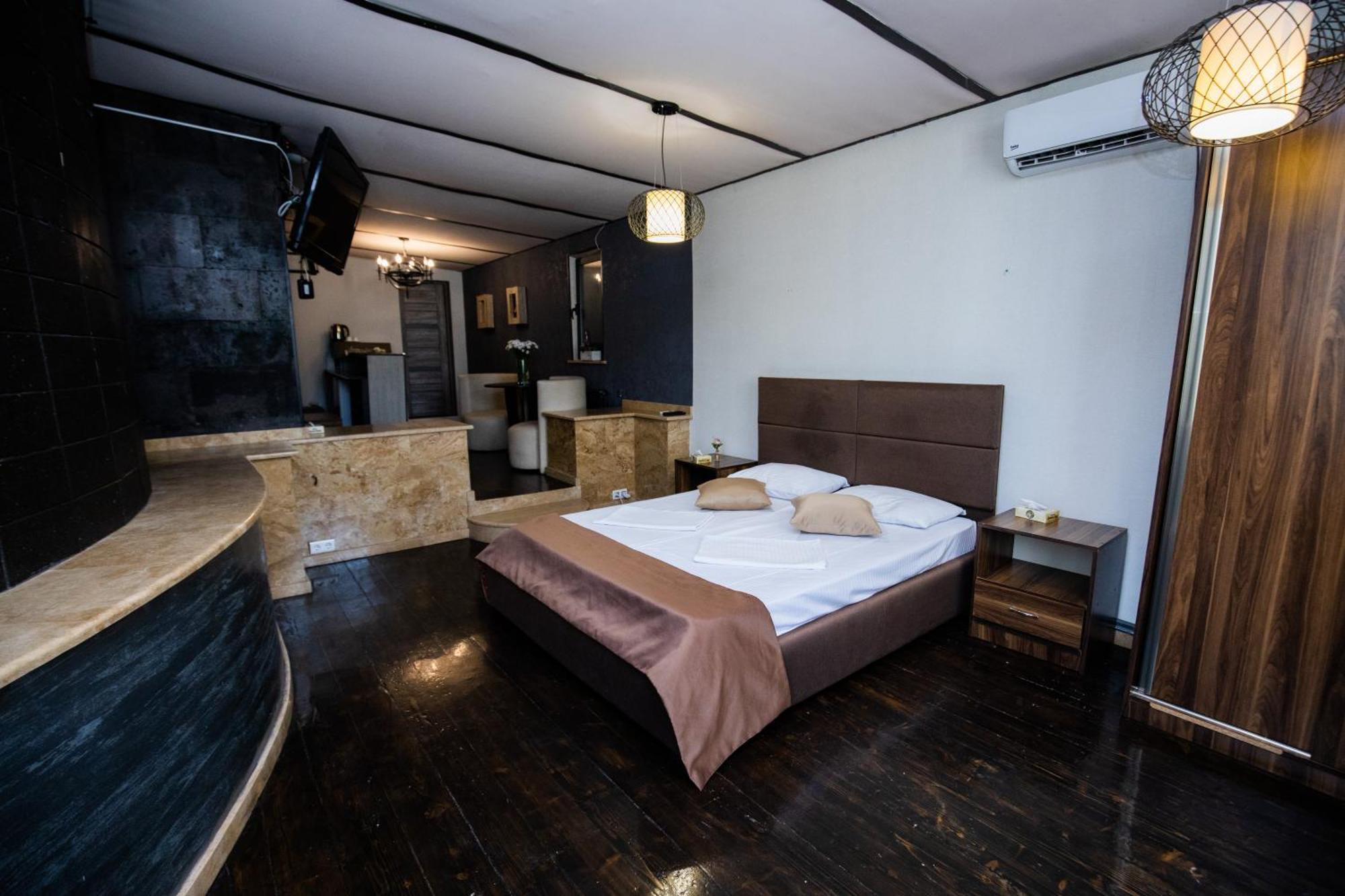 Yereone Hotel Apartment エレバン エクステリア 写真