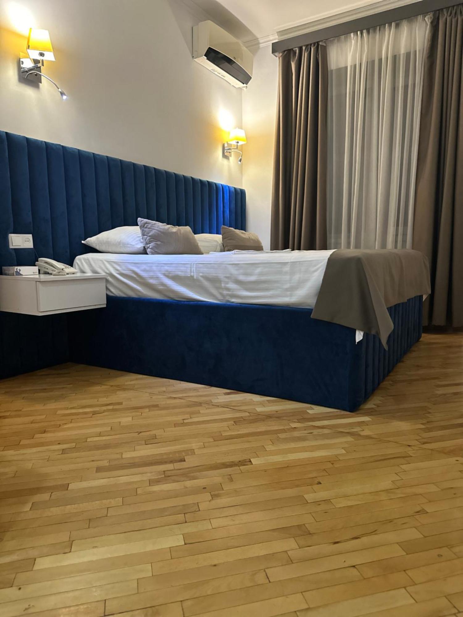 Yereone Hotel Apartment エレバン エクステリア 写真
