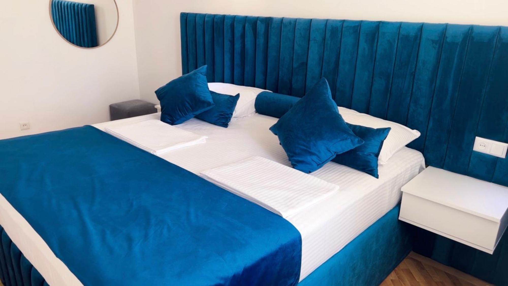 Yereone Hotel Apartment エレバン エクステリア 写真