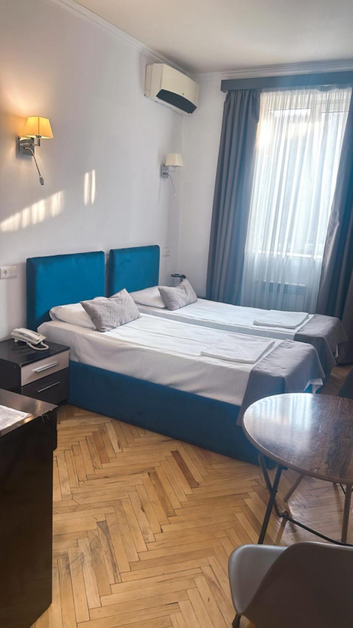 Yereone Hotel Apartment エレバン エクステリア 写真